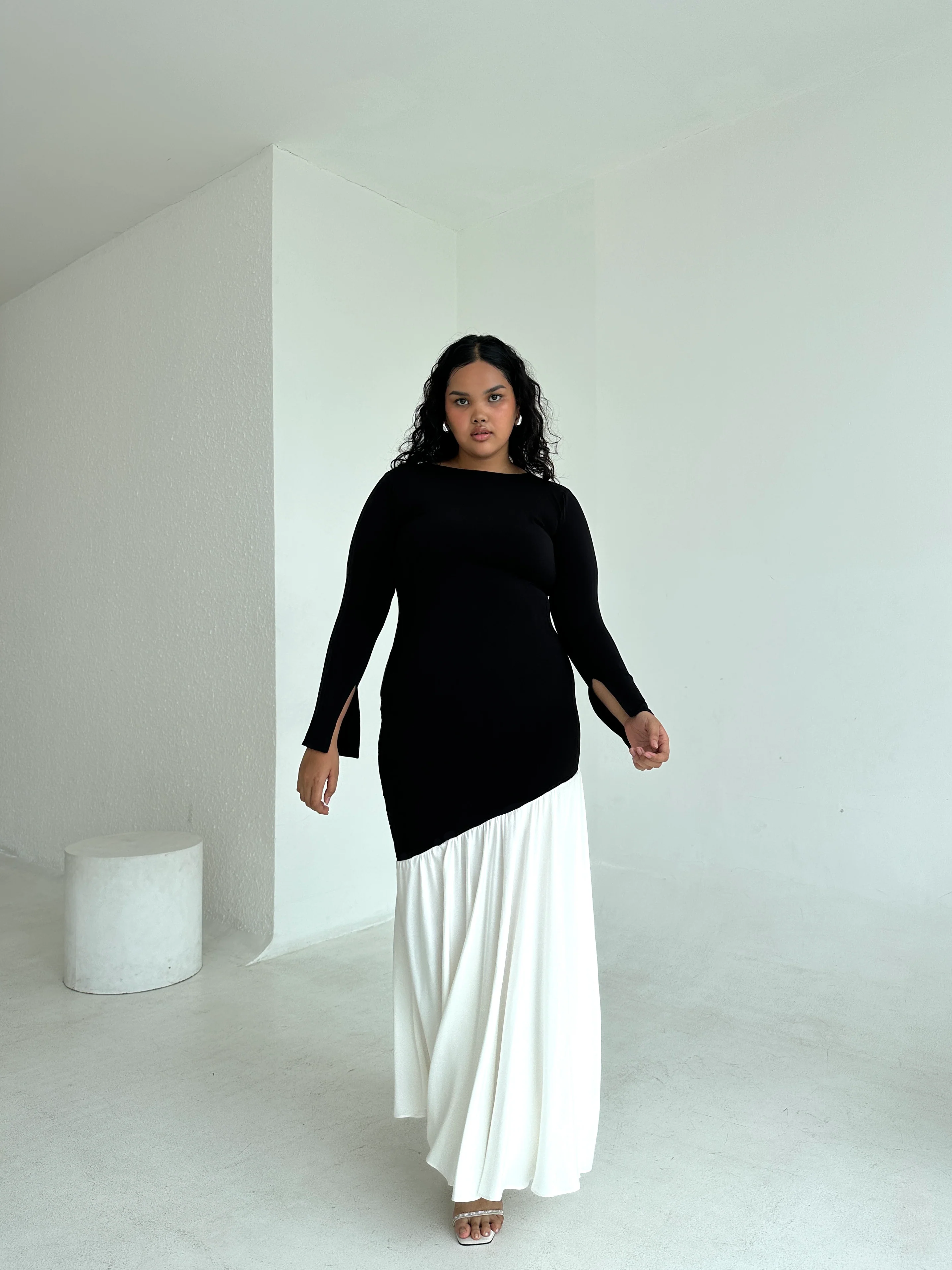 Black/White Colorblock Asymmetrical Dress - Image 3