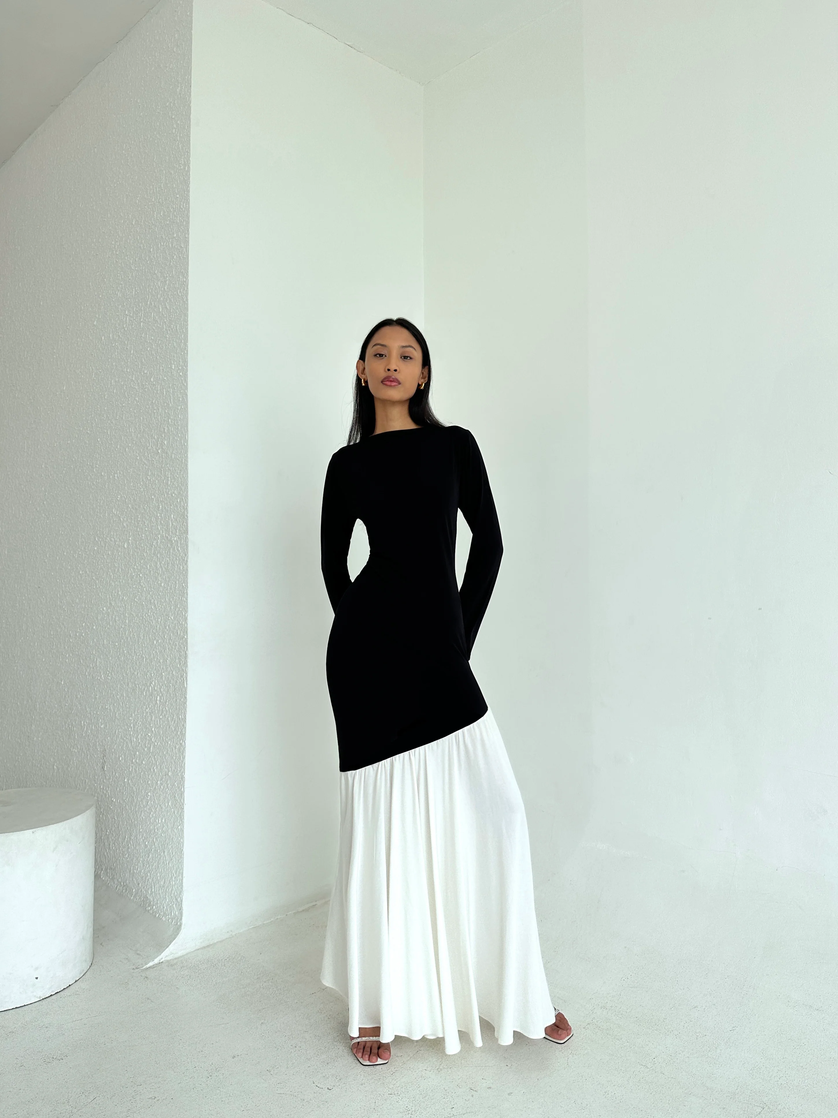 Black/White Colorblock Asymmetrical Dress - Image 4