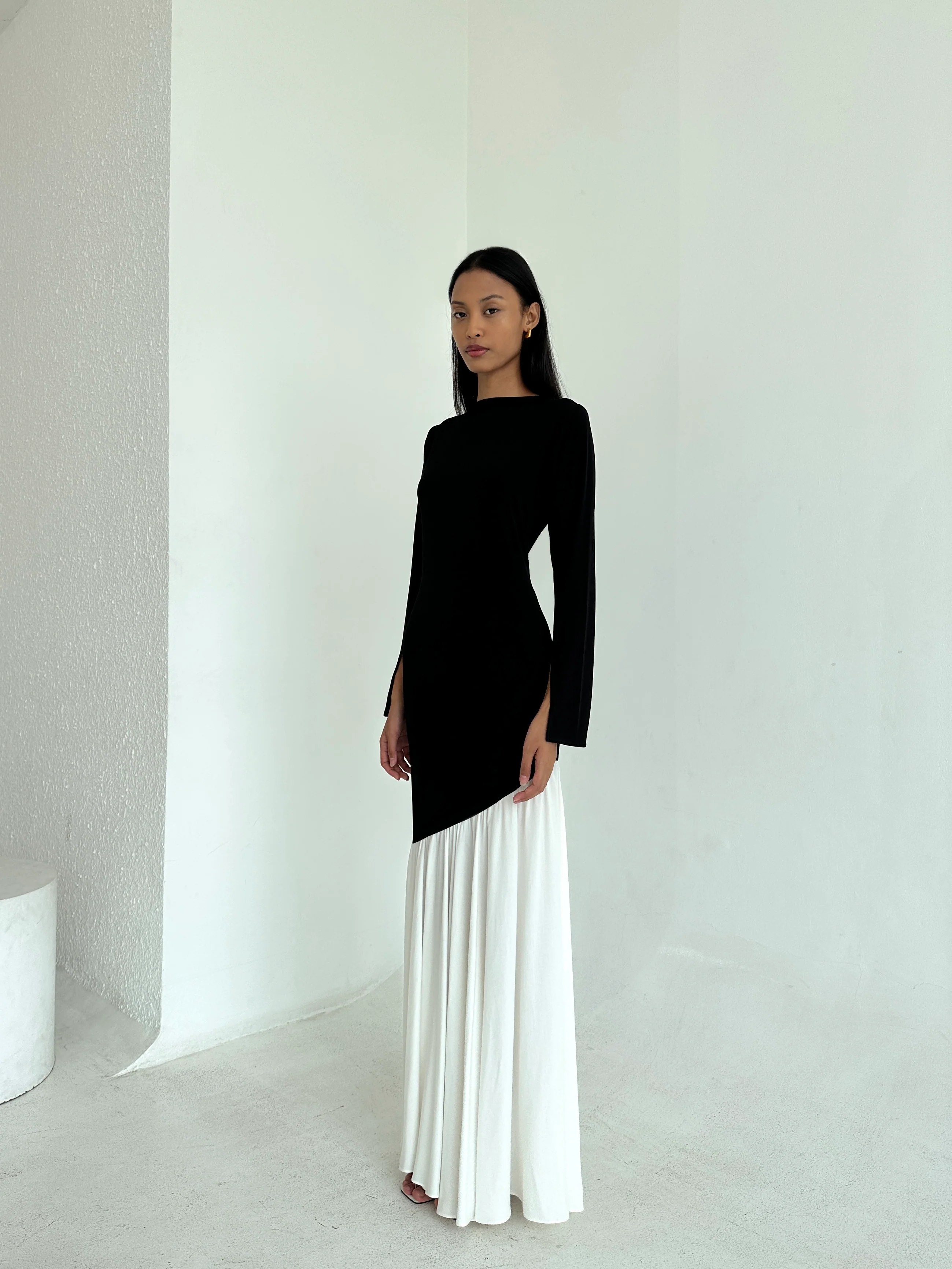 Black/White Colorblock Asymmetrical Dress - Image 6