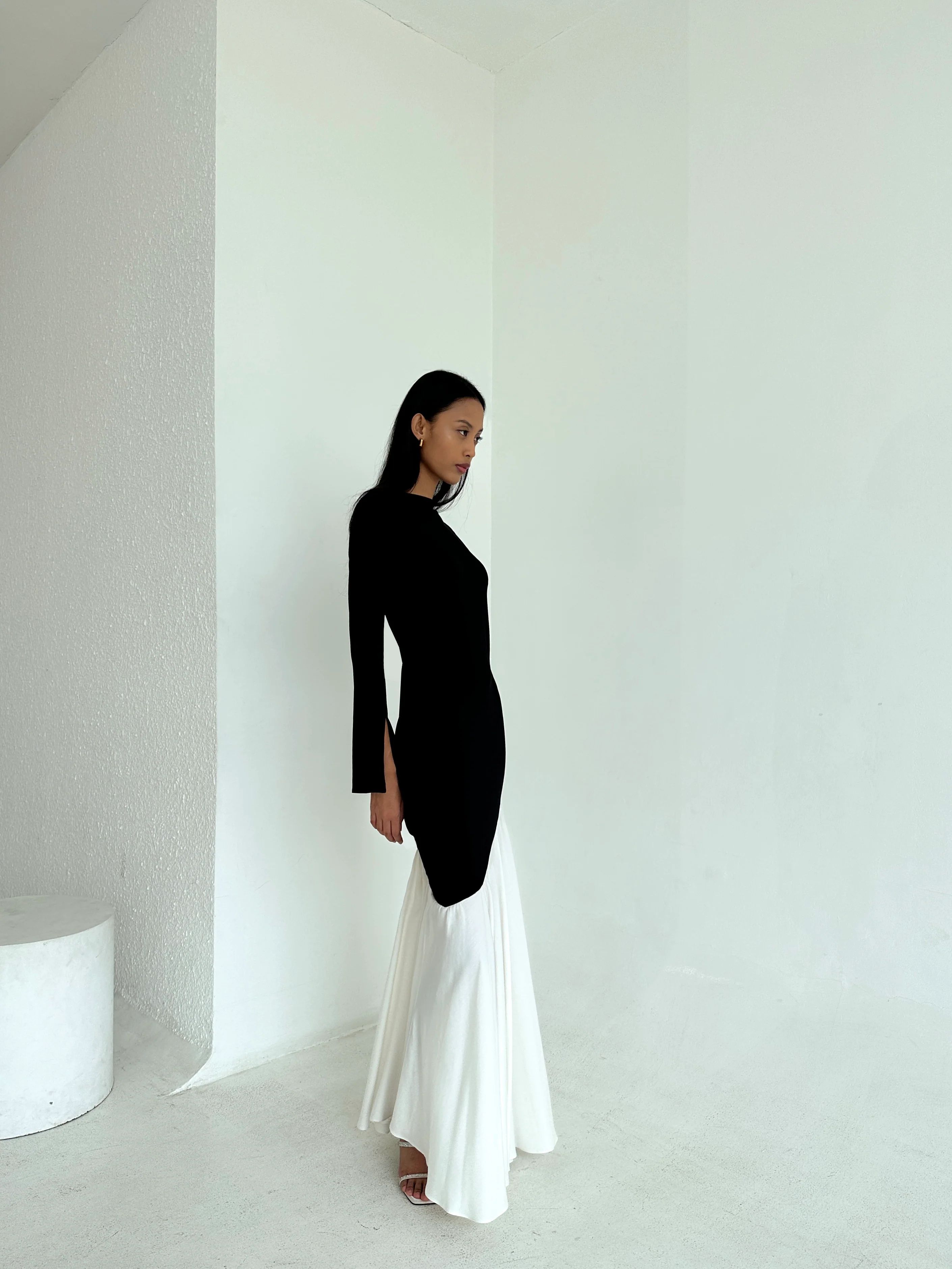 Black/White Colorblock Asymmetrical Dress - Image 7