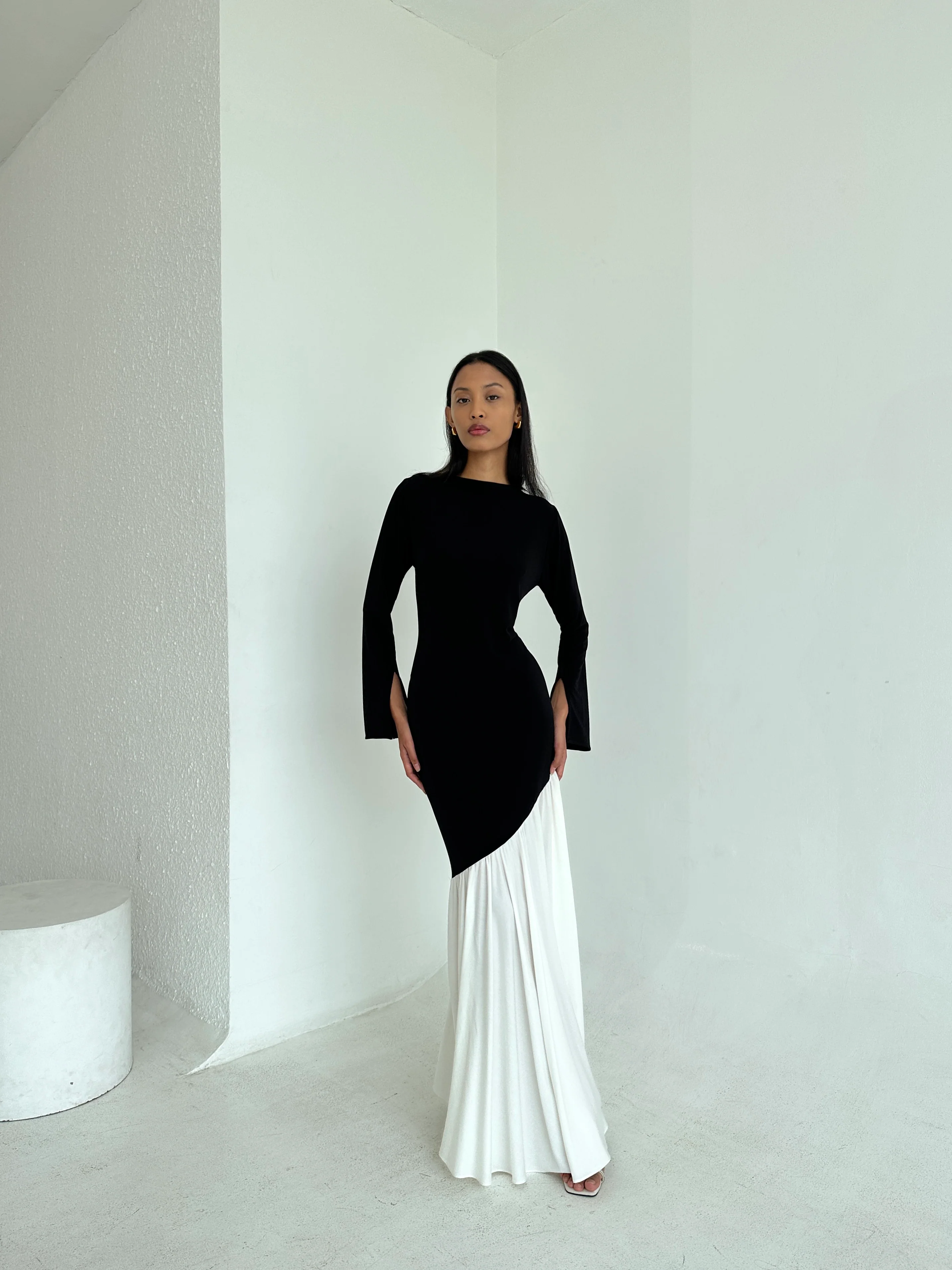 Black/White Colorblock Asymmetrical Dress - Image 8