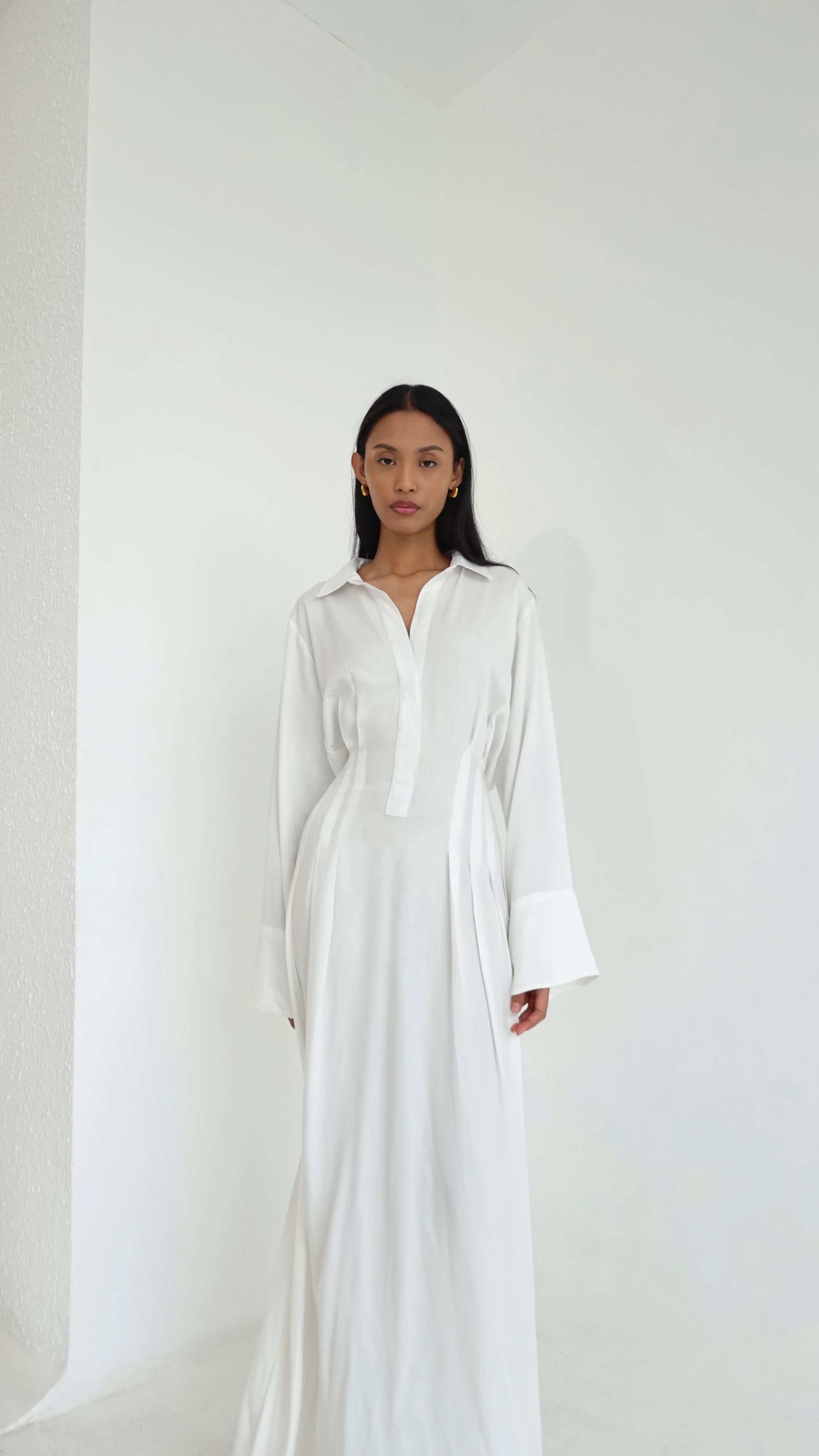 Cinched Maxi Shirt Dress in White | inner included - Image 3